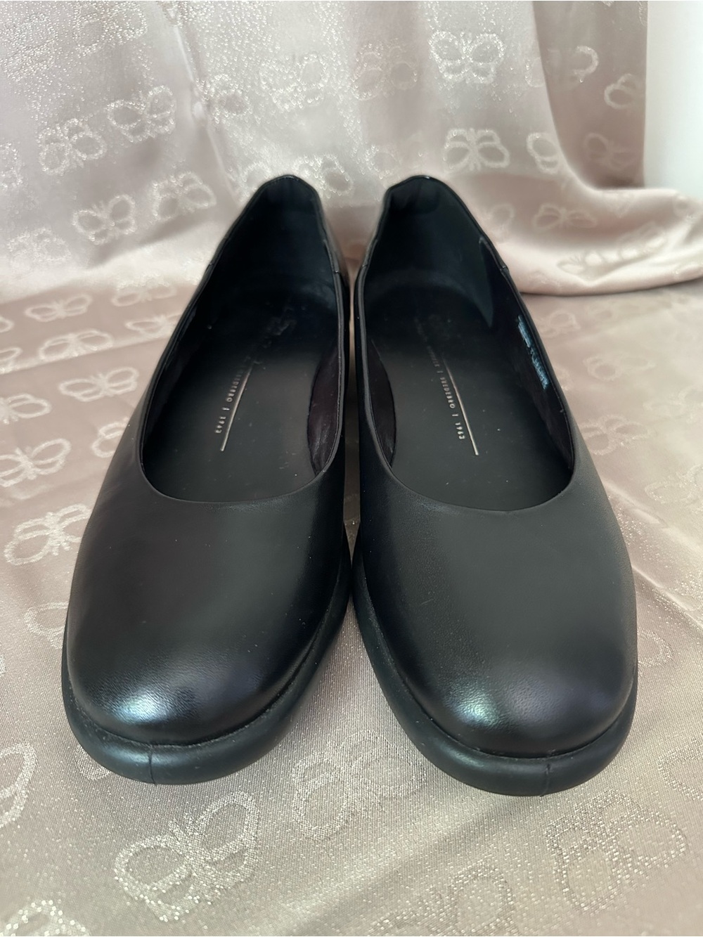 Ecco Women's Black Leather Round-Toe Ballet Flats - Picture 2 of 9